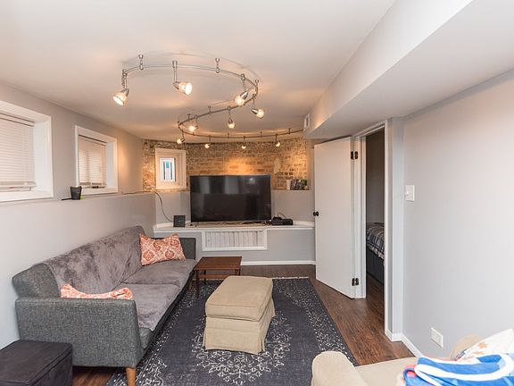 4th image of 3253 N Kenmore Ave #G