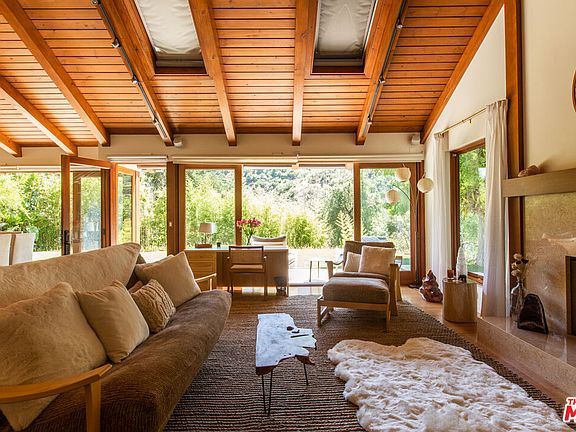 3rd image of 3626 Mandeville Canyon Rd