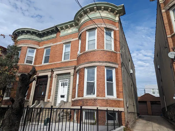 262 Woodlawn Avenue image 1 of 10