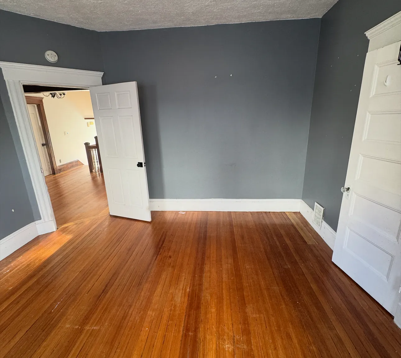 5 bed, 2175 sqft, $1,000 — Photo 1