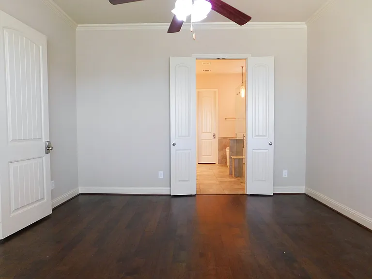 1704 Serra Dr — Photo 15