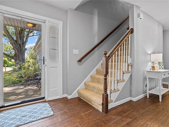 2nd image of 812 Saint James Dr