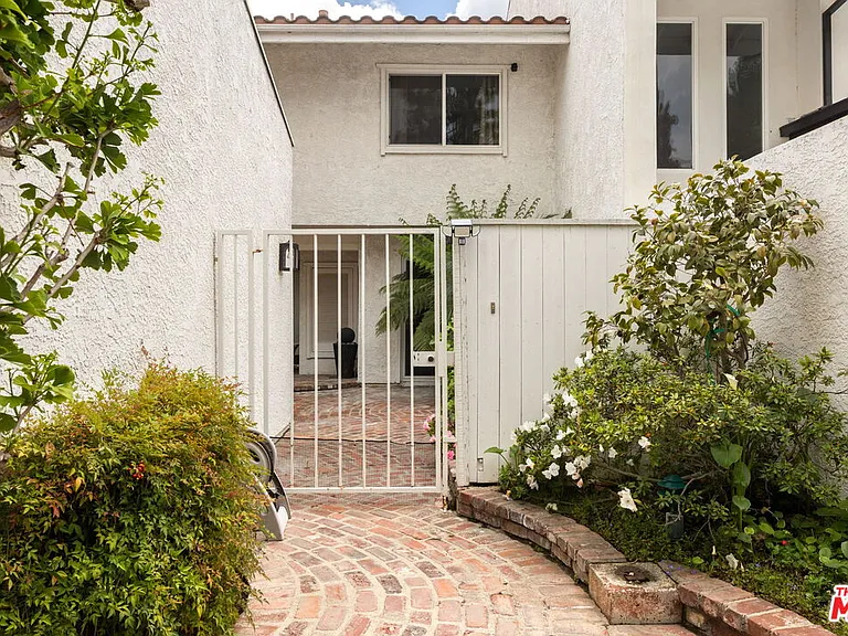 2484 Angelo Dr — Photo 2