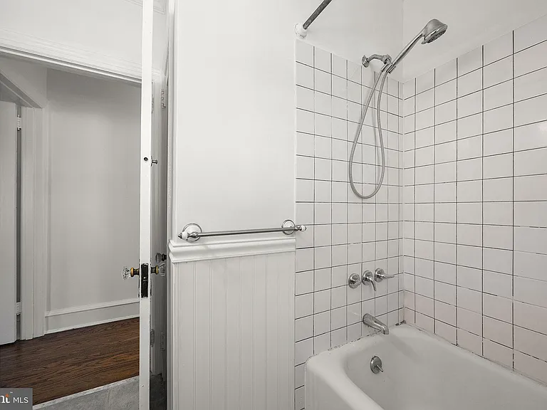 101 Curtis Ave — Photo 9