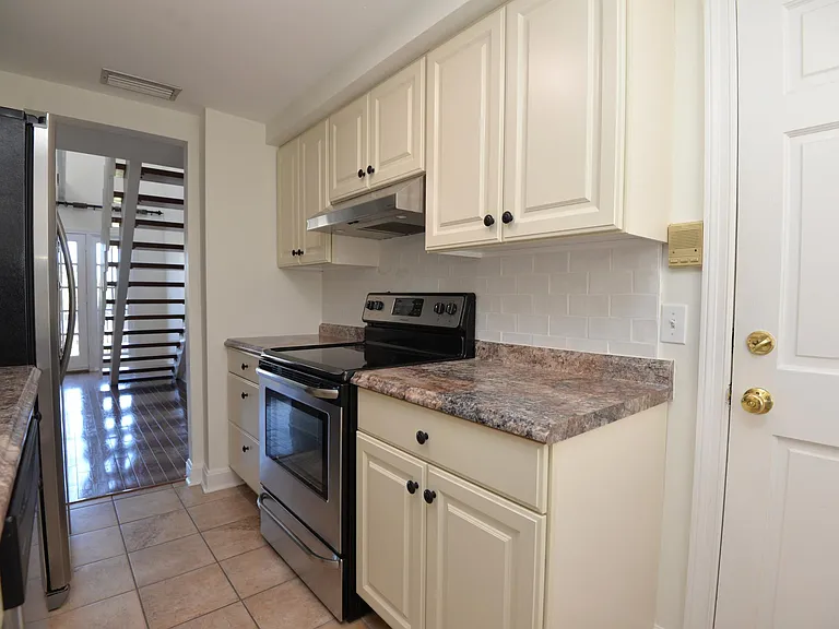 1526 Palm Ave #1526 — Photo 5
