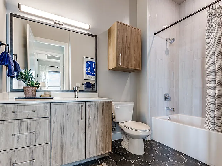1010 Waugh Apartments — Photo 10