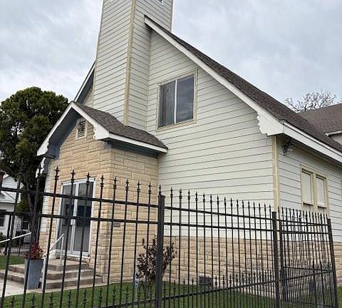 2nd image of 5102 Center St