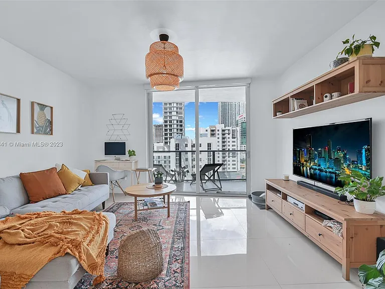 1010 SW 2nd Ave #1107 — Photo 8