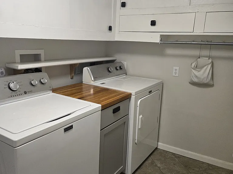108 Center St #B — Photo 6