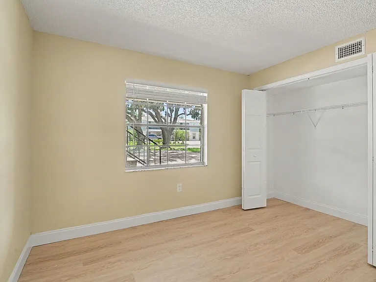 2290-2296 Fox Hollow Dr — Photo 13