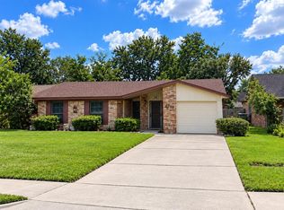3711 Heatherbrook Dr, Houston, TX 77045