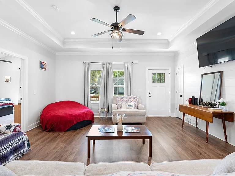 391 Elm Ave — Photo 8