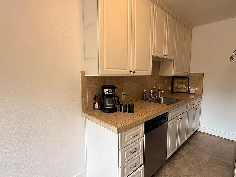 Fontana Court Apartments — Photo 18