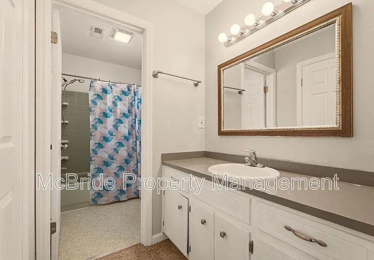 4409 Roxbury Dr — Photo 11