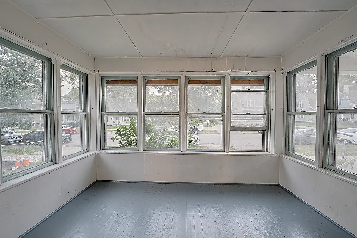 3 bed, 700 sqft, $1,750 — Photo 2
