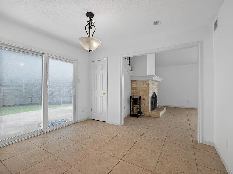 1202 Knollpark Cir — Photo 15