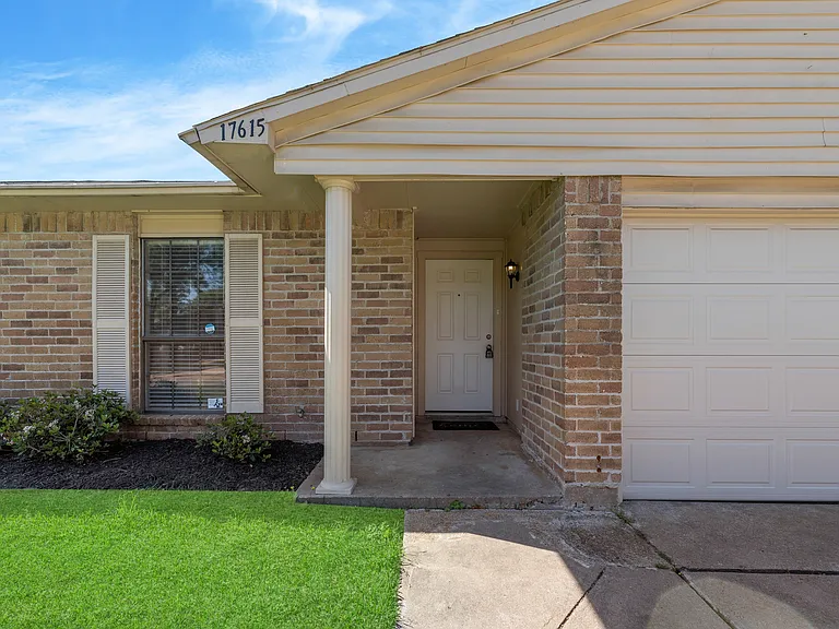 17615 Autumn Hills Dr — Photo 3