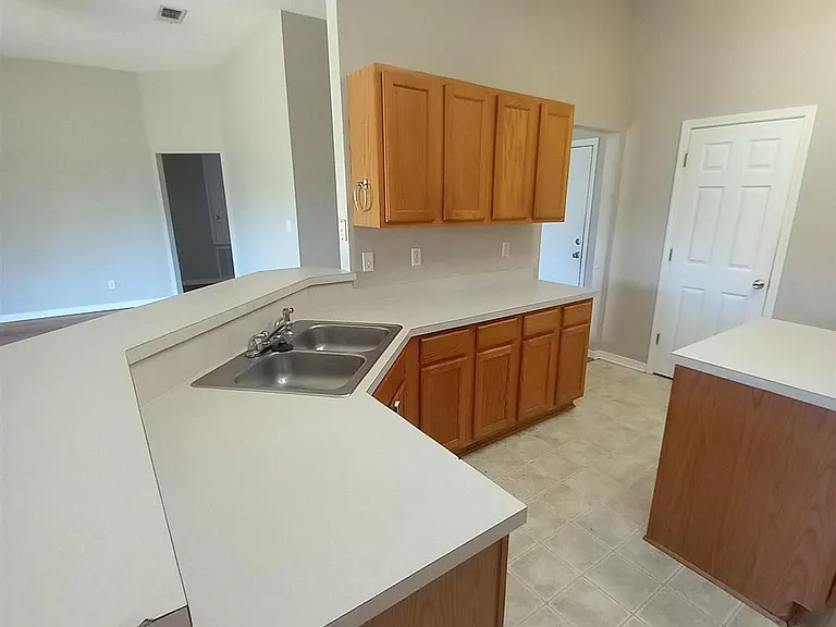 537 Batten Blvd — Photo 7
