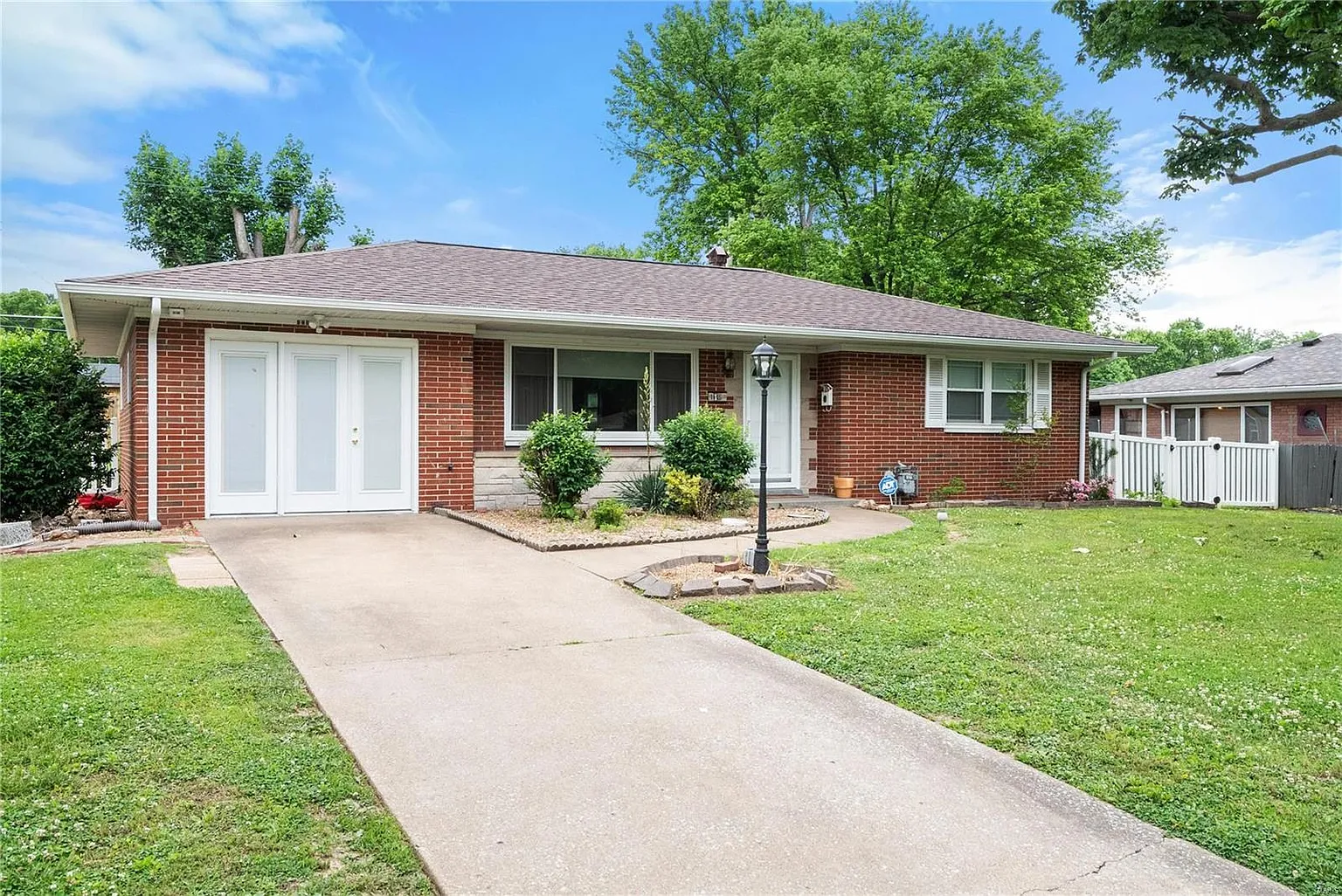 413 Southgate Dr photo 1