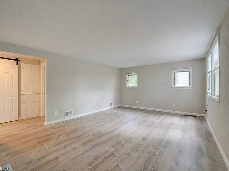 357 Erie Rd — Photo 2