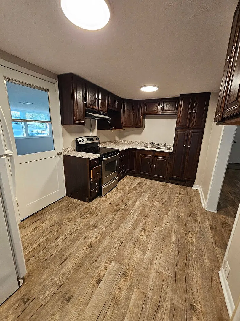 2 Bedroom Home - Tuscumbia, AL — Photo 3