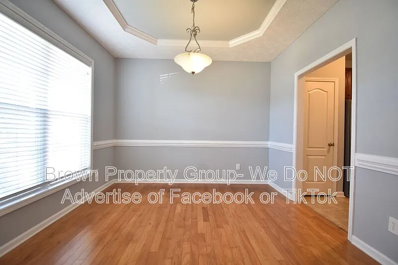 3 bed, 2.5 bath, 1501 sqft, $1,795 — Photo 3