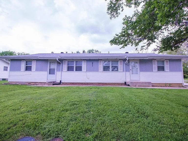 2817 N Willowbrook Rd #B — Photo 2