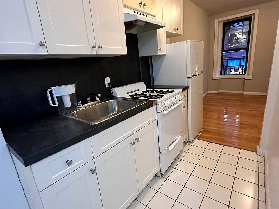 2nd image of 237 W 18th St APT 4FE