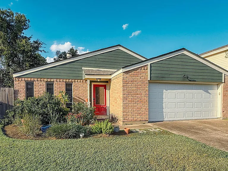 3306 Hunterwood Dr — Photo 2
