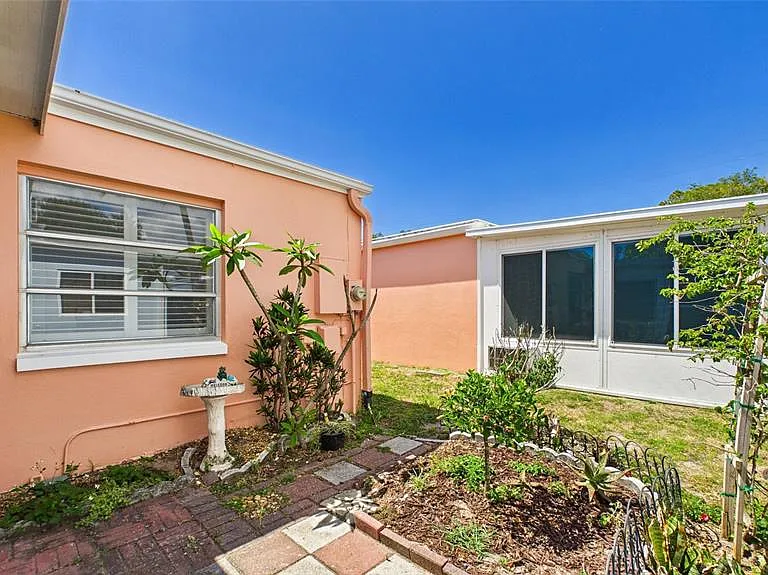 325 Sky Loch Dr W — Photo 27
