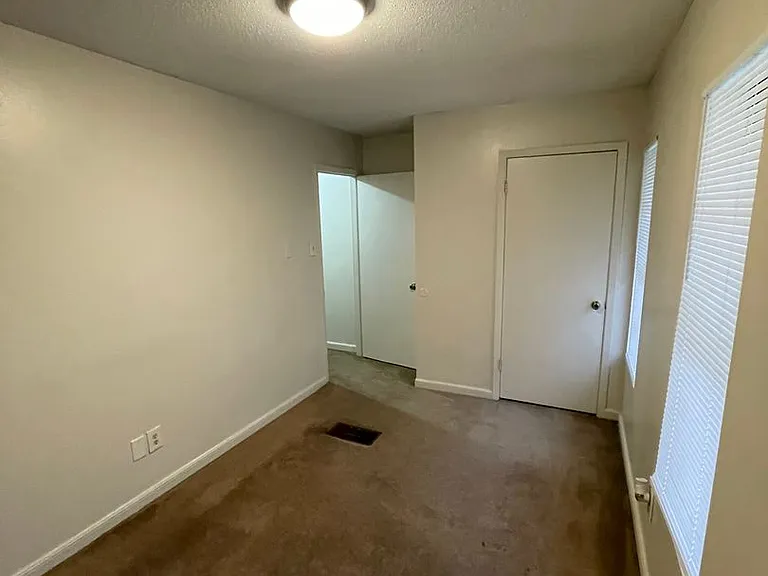 200 Loire Ave — Photo 12