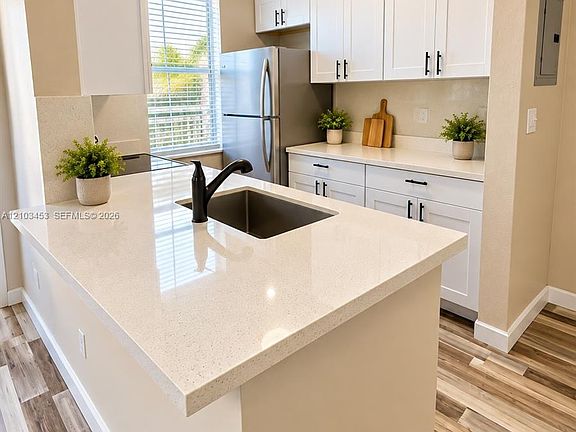 3rd image of 2225 Polk St APT 4B