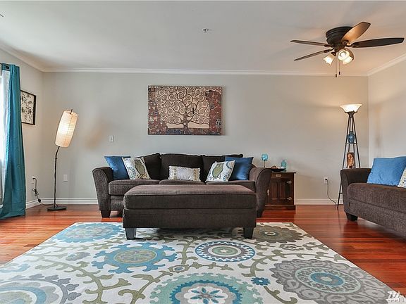 4th image of 1318 37th St Unit 3244