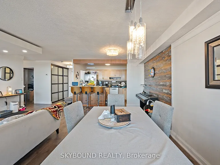 15 La Rose Ave #1510 — Photo 18