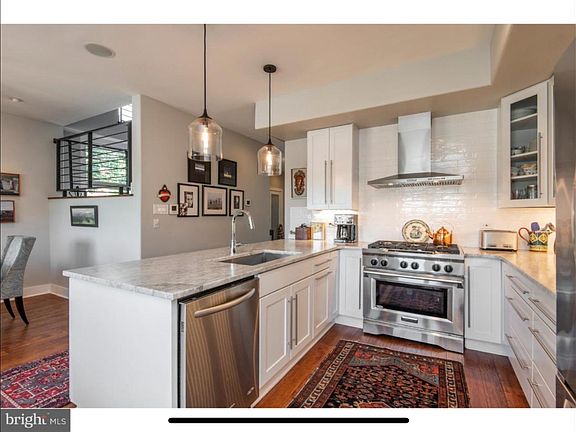 3rd image of 4256 Terrace St
