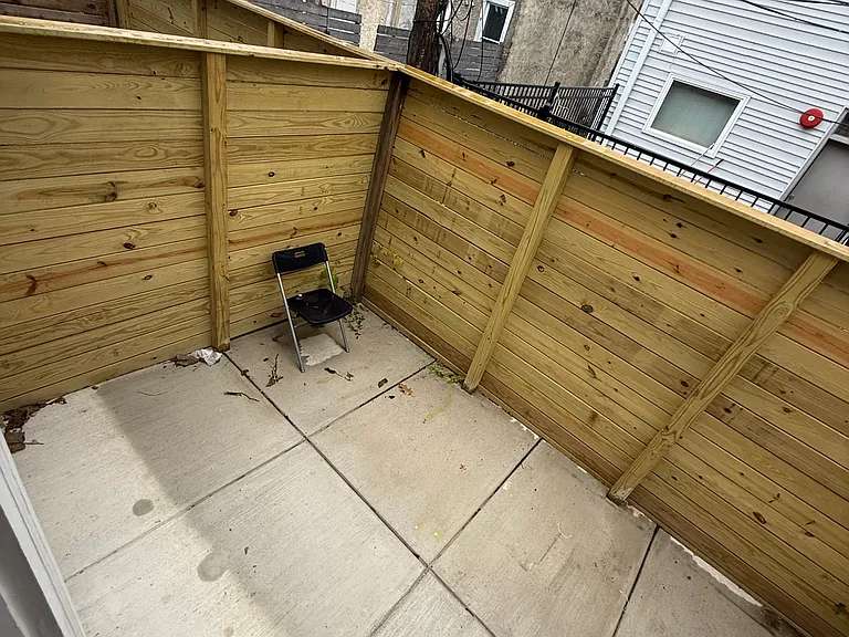 2040 N Darien St — Photo 21