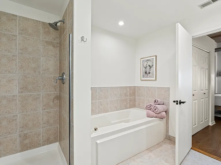 758 N Larrabee St #617 — Photo 10