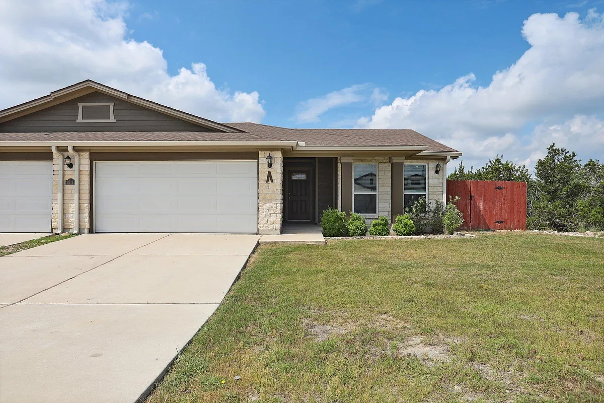 Building Photo - 20111 Travis Dr #A