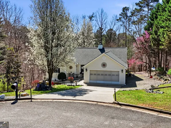 64 Pin Oak Ln, Ellijay, GA 30540