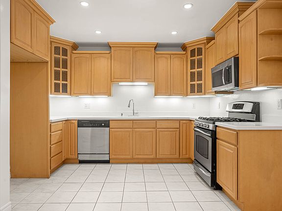 5th image of 432 N Palm Dr APT 306
