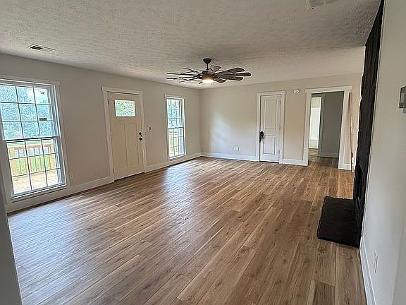 4th image of 140 James Ct
