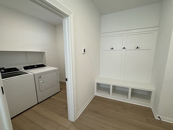 Mudbench off of the Laundry with Washer and Dryer