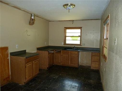3rd image of 1032 S 45th Ter