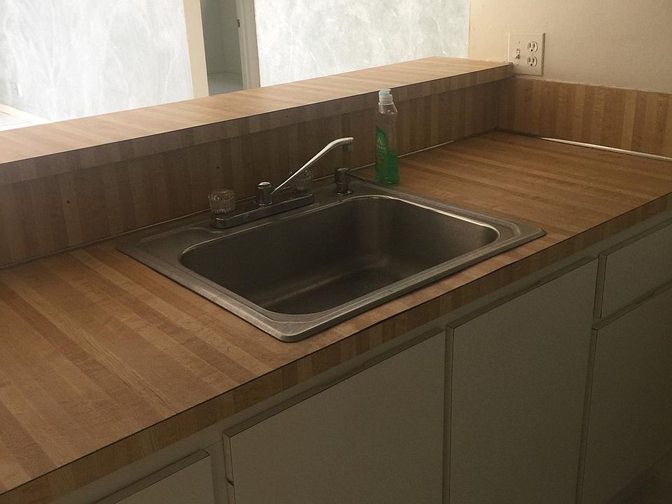 1st image of 100 SE 21st St #7