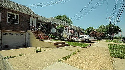 1st image of 11510 Poppenhusen Ave