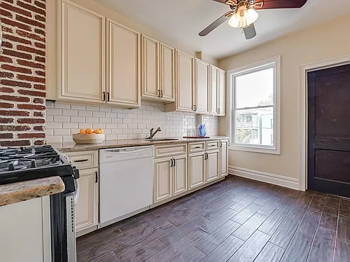 149 Beach St #2 Photo 1