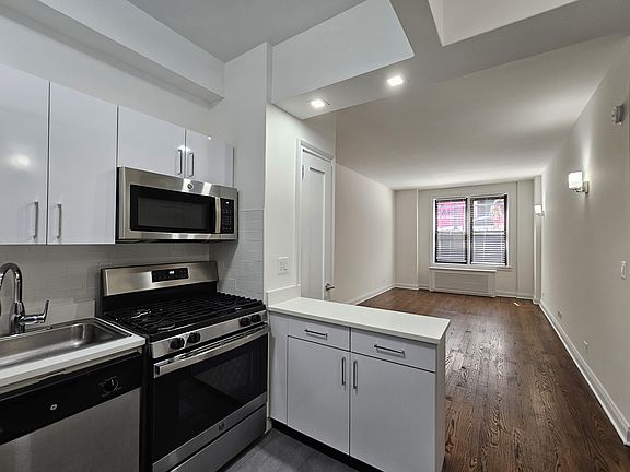 2nd image of 235 W 22nd St Front 1-D