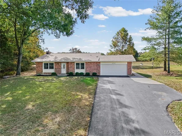 12747 Tall Pine Dr, Ste Genevieve, MO 63670