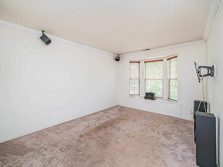 1060 Ellsworth Dr — Photo 7
