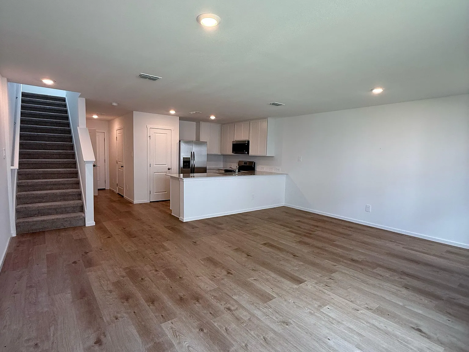 3 bed, 2.5 bath, 1378 sqft, $1,800 — Photo 3